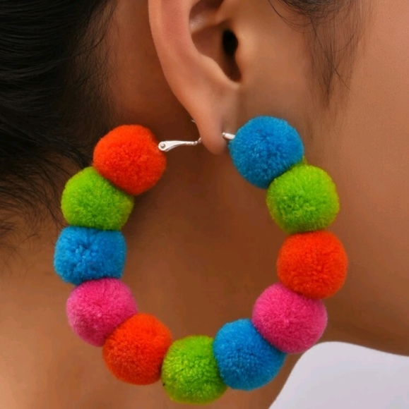 Pom pom hoop earrings - Picture 1 of 4